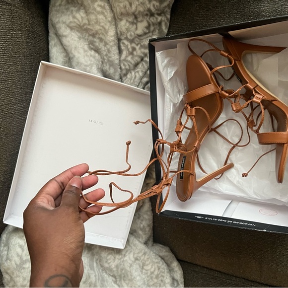 SEVERAL Never worn thigh high heels booties + a purse. 8.5-9 - Picture 8 of 13